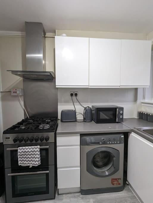 3 Bedroom Apartment Sleeps 8 Edimburgo Exterior foto